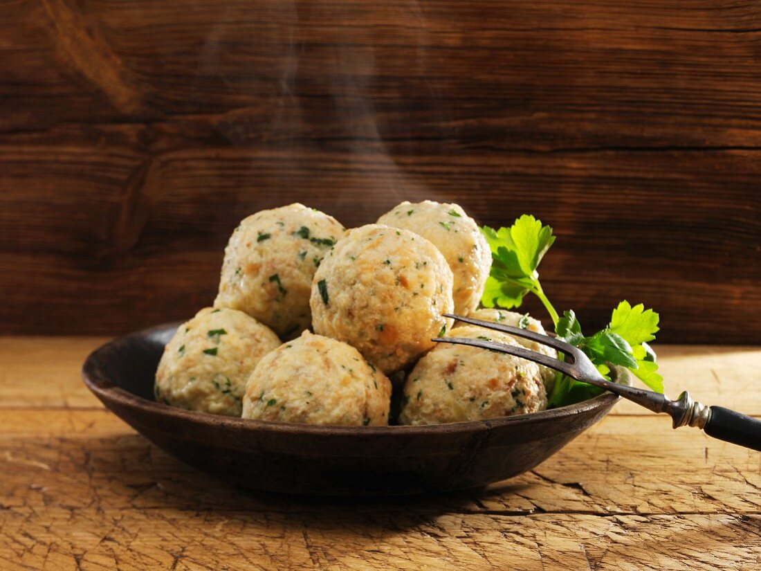 Steaming bread dumplings with parsley