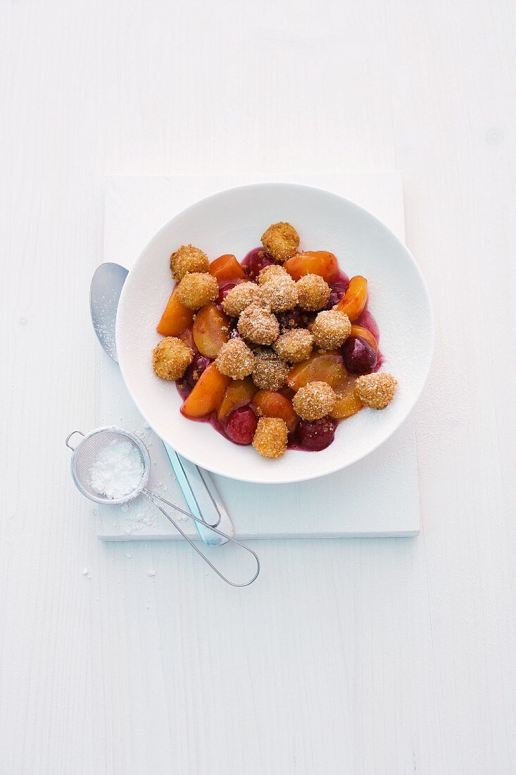 Süsse Mini-Gnocchi mit Himbeeren und Aprikosen