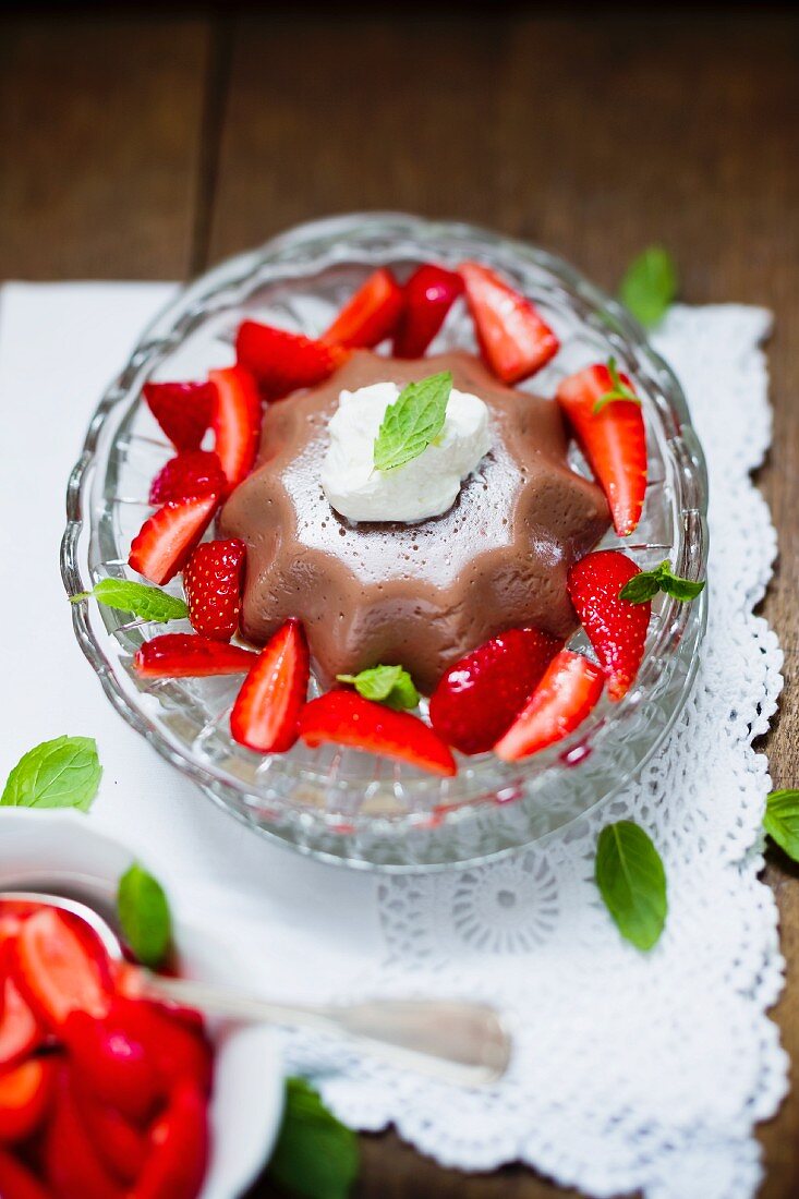 Chocolate pudding with cream and strawberries