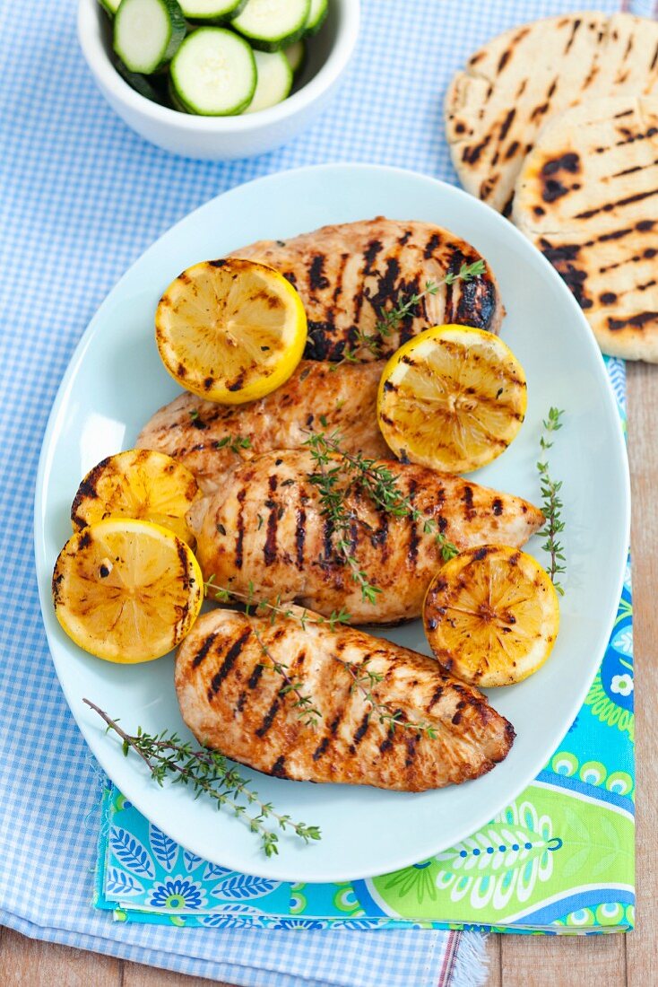 Grilled chicken breast with lemon and pita bread