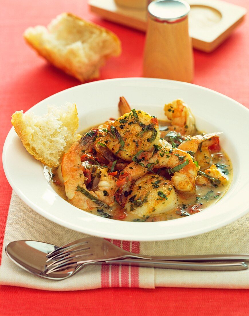 Prawns in a herb sauce served with baguette