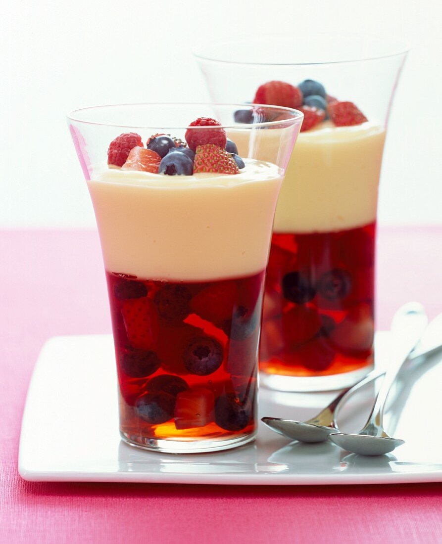 Berry jelly with vanilla cream