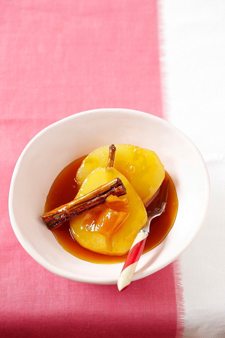 Poached pears in cinnamon and orange juice