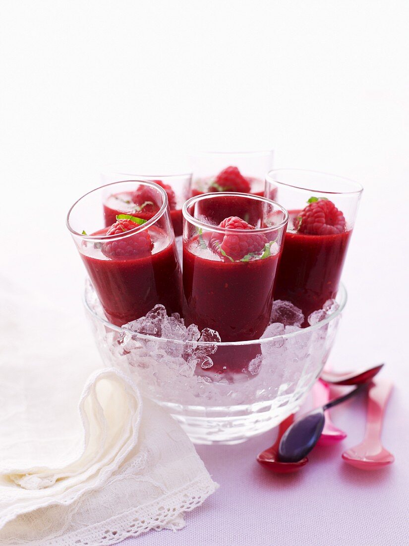 Raspberry soup with mint