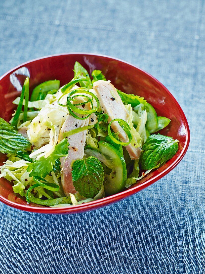 Grüner Salat mit Hähnchenfleisch