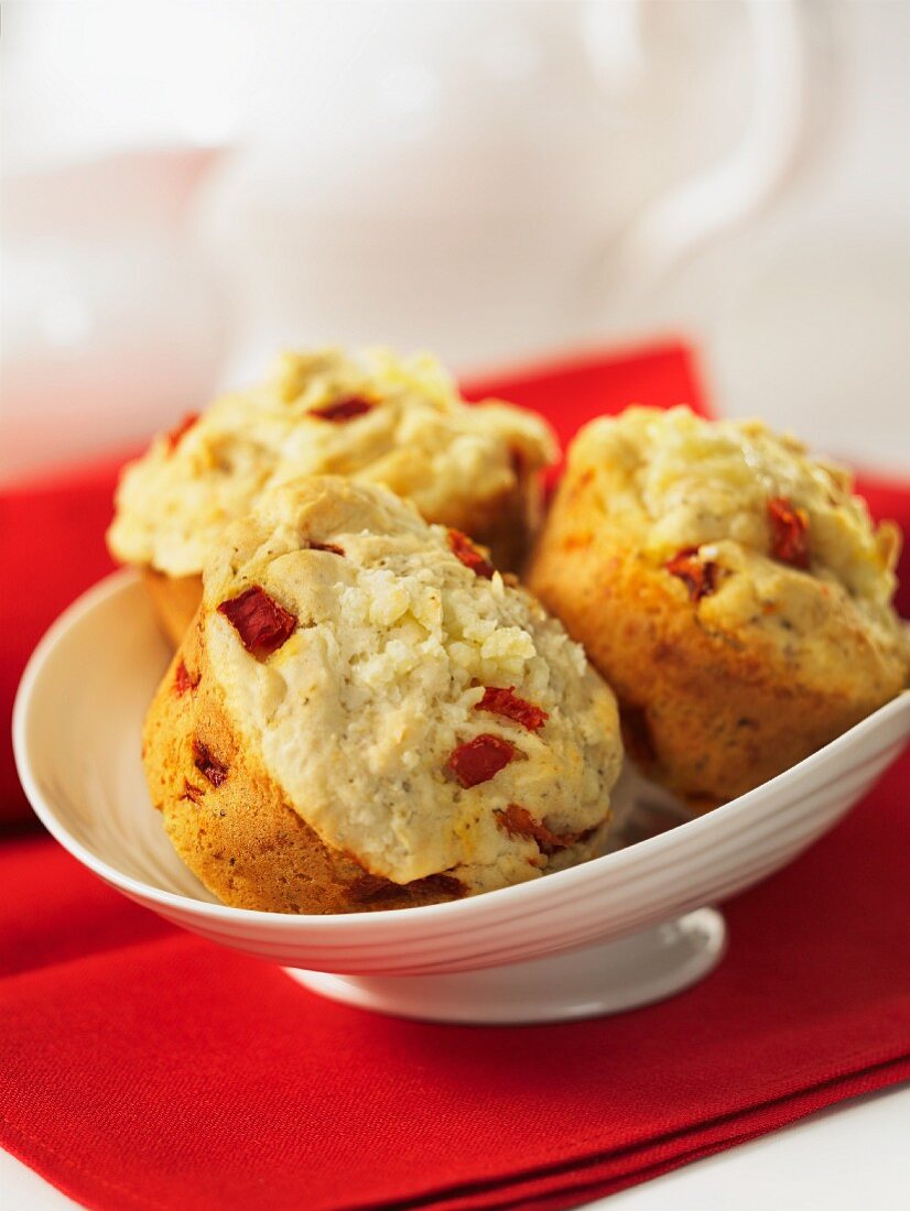 Pikante Muffins mit Paprika und Feta