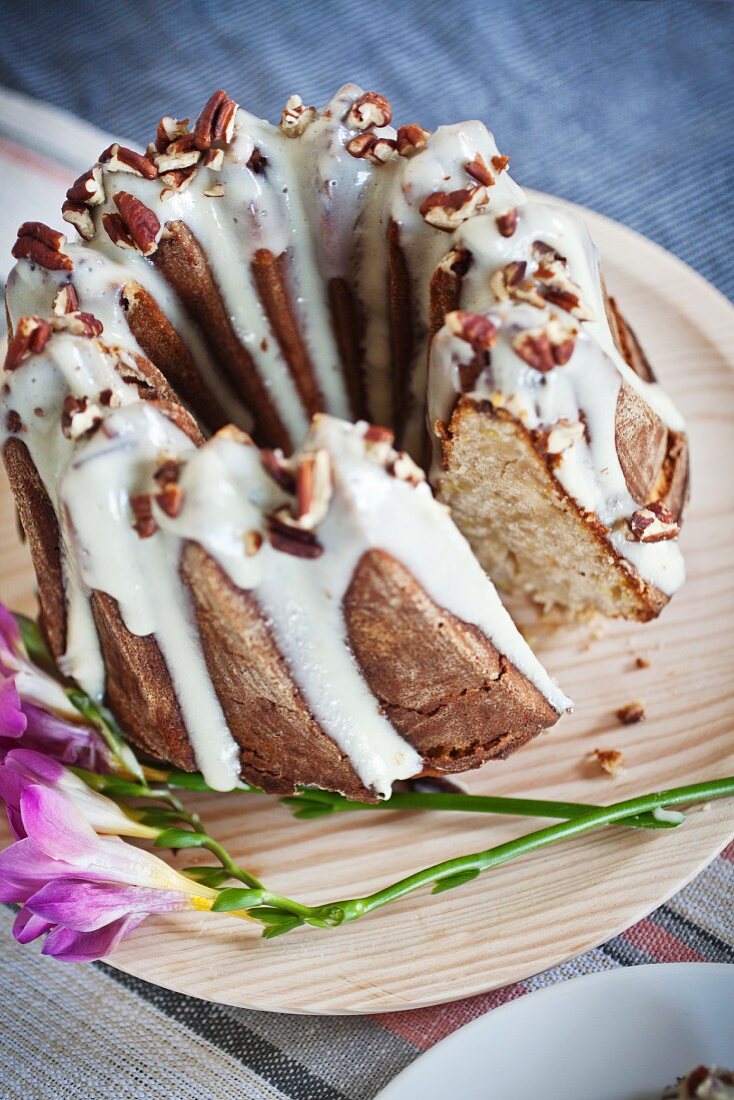 A Bundt cake with nuts and icing sugar