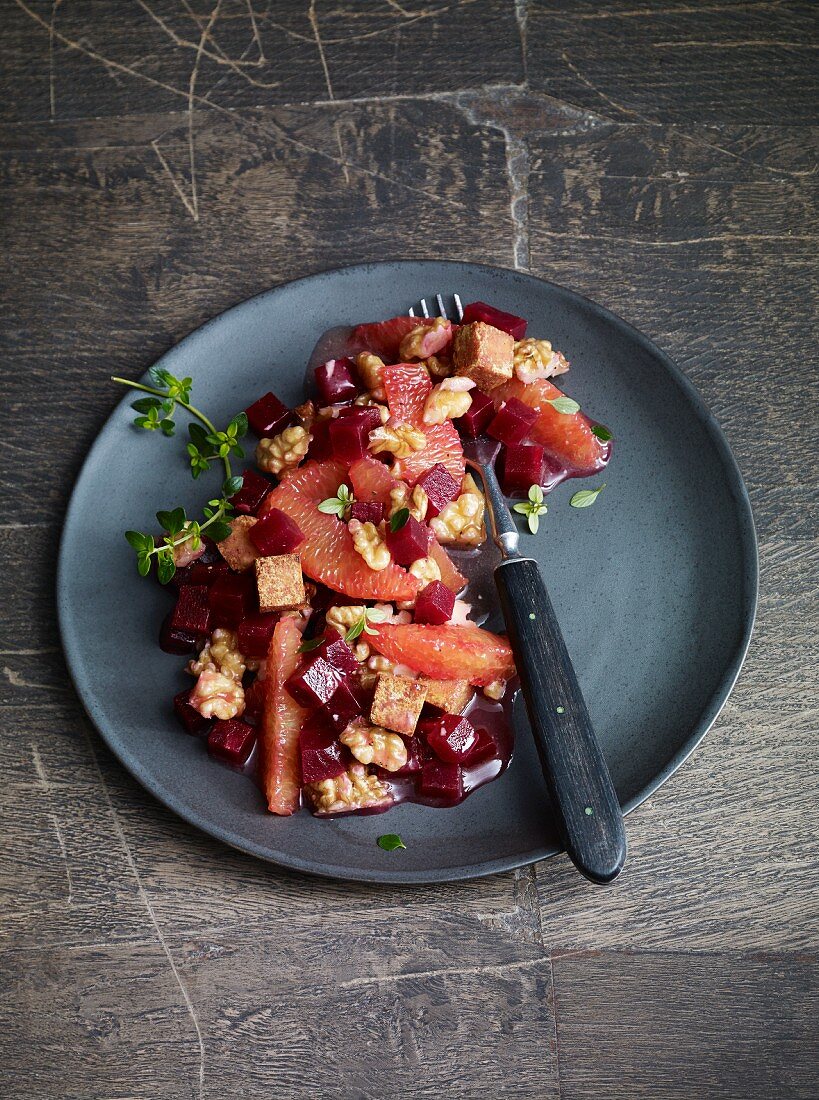 Rote-Bete-Salat mit Orangenfilets & Walnüssen