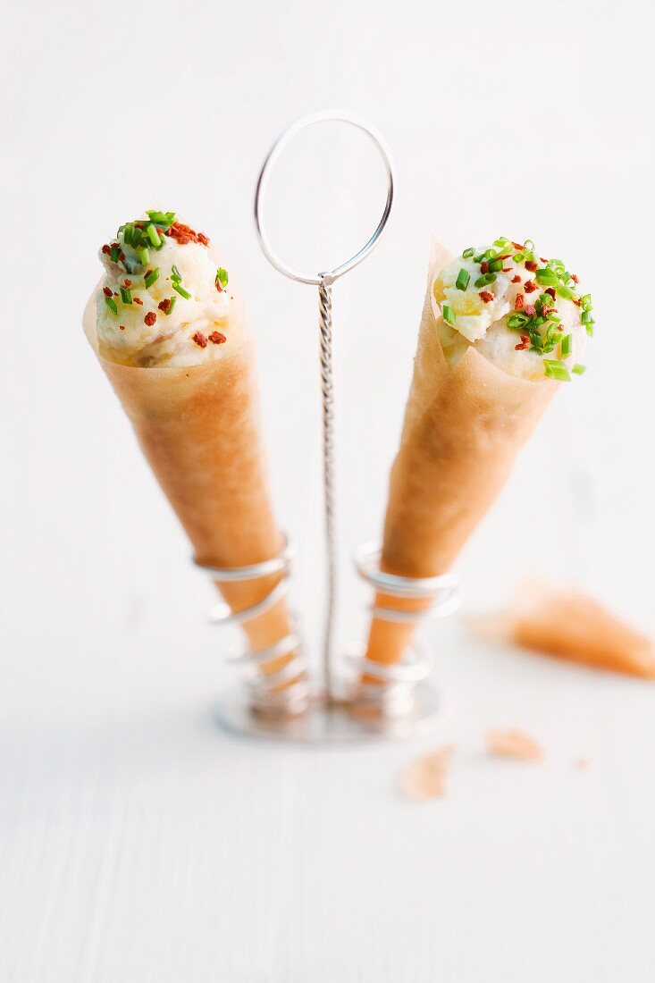 Mashed potatoes with smoked eel in strudel pastry cones