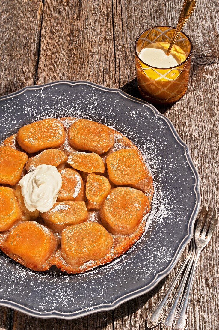 Tarte tatin with a potato and almond base