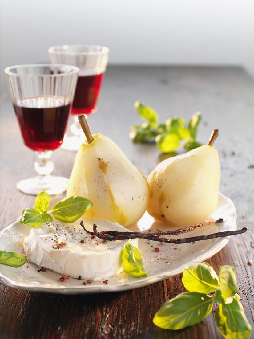Camembert with vanilla pears