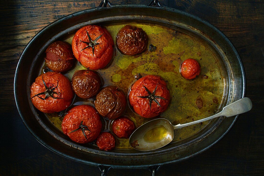 In Olivenöl gebratene Tomaten