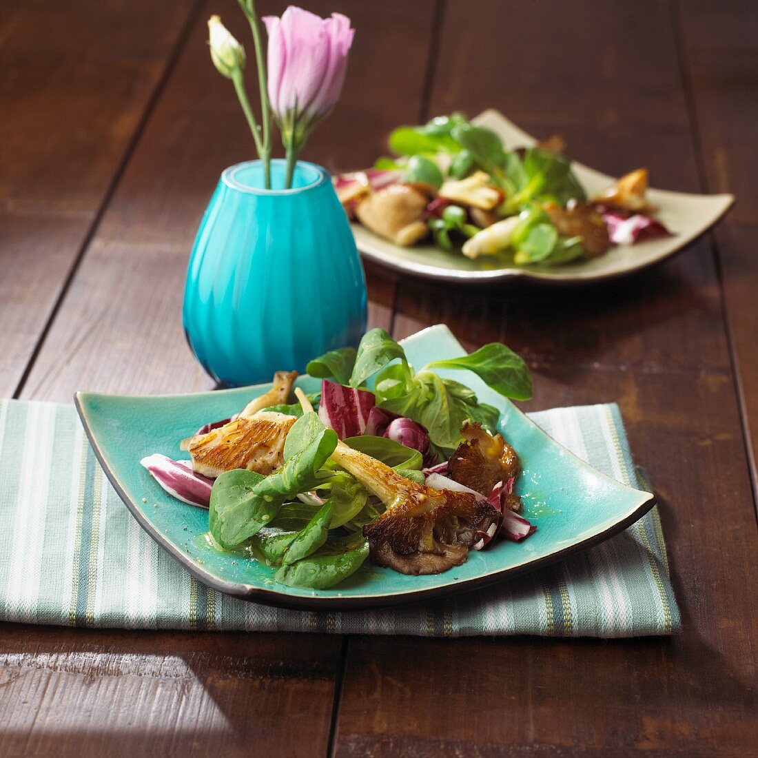 Feldsalat mit Radicchio und Austernpilzen