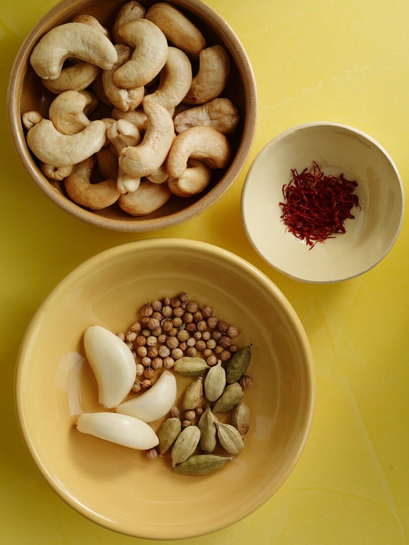Cashew nuts, garlic and spices