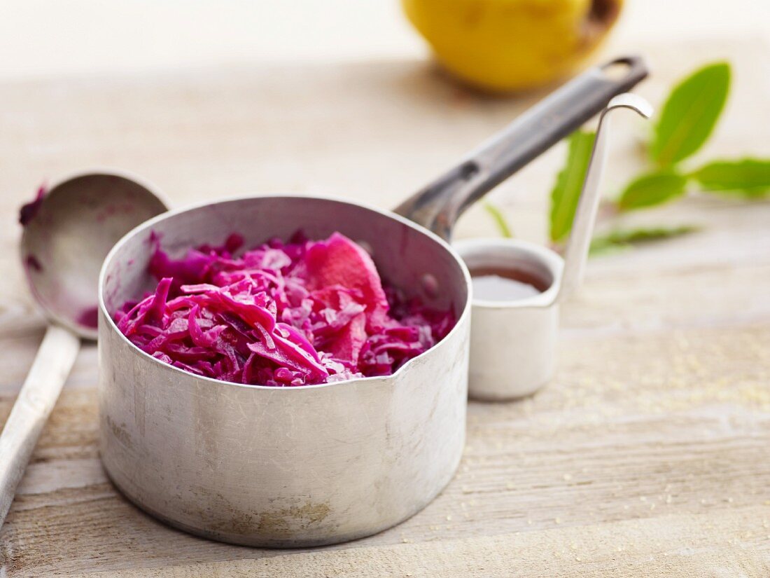 Red cabbage with quinces