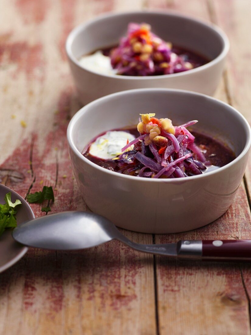 Linsensuppe mit Rotkohl