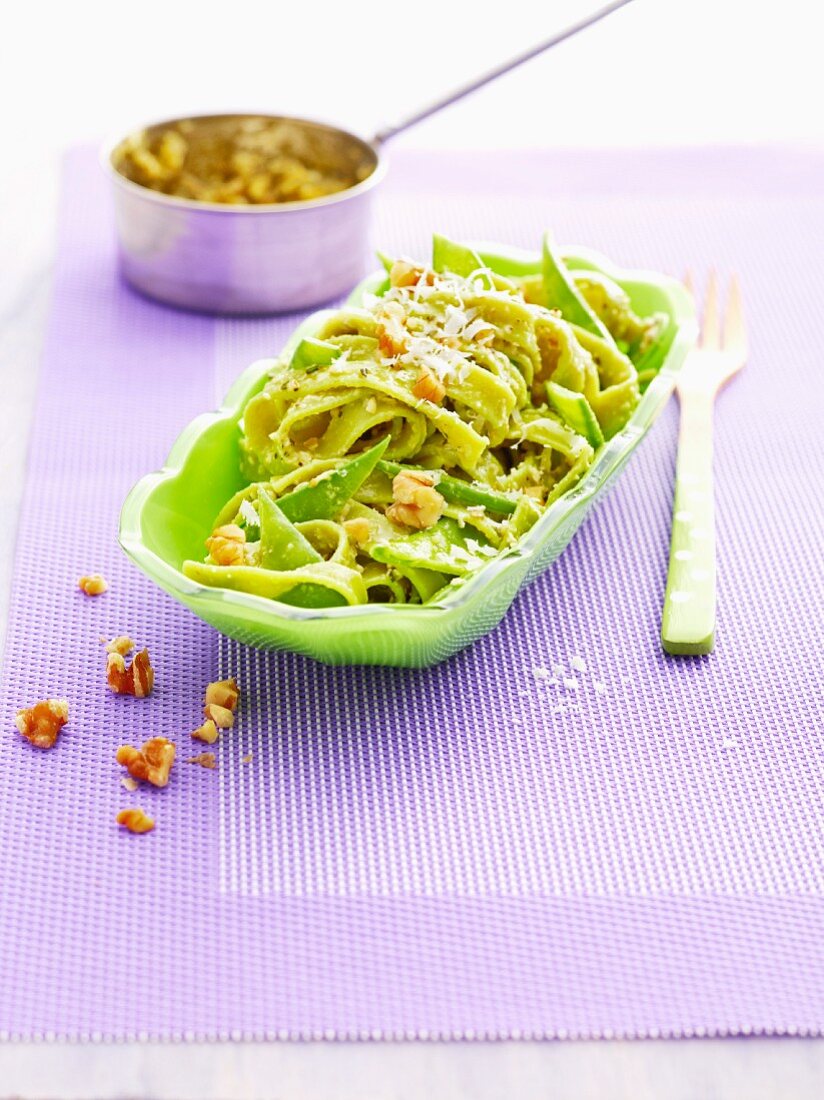 Green pasta with ginger and lime pesto