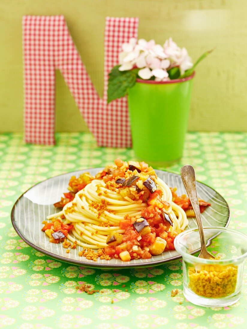 Aubergine and tomato pasta