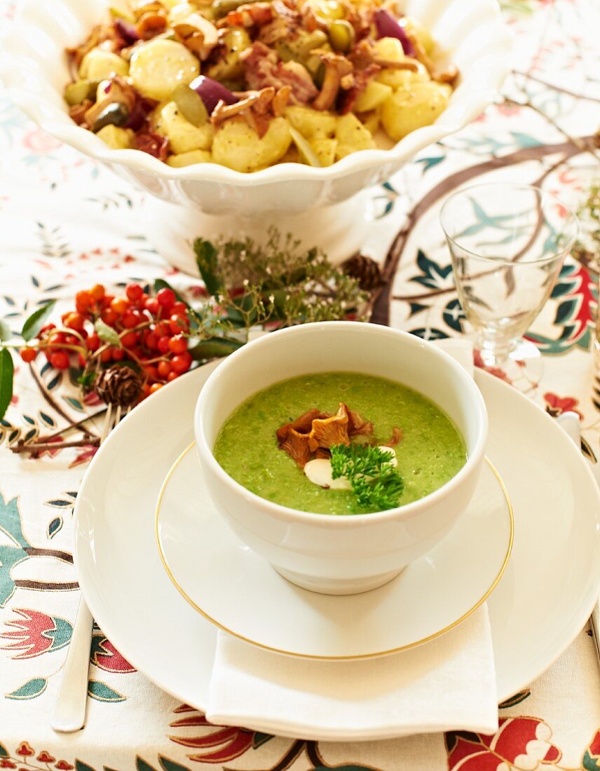 Pea soup with chanterelle mushrooms and bacon