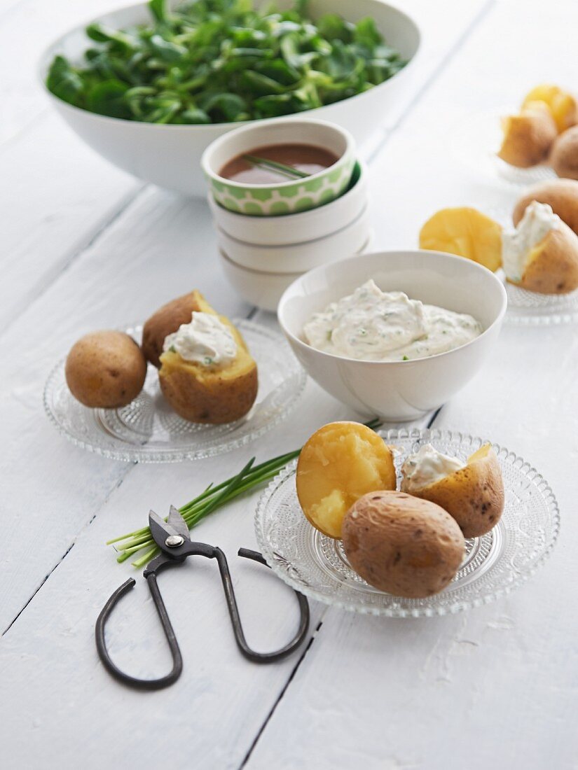 Boiled potatoes with quark