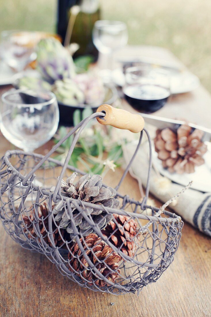 Table decoration for a Provençal dinner in the garden