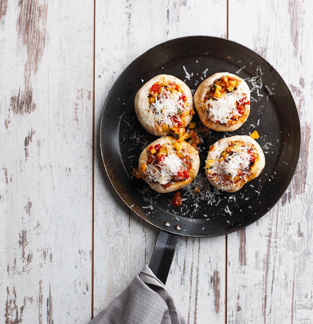 Stuffed giant mushrooms (low carb)