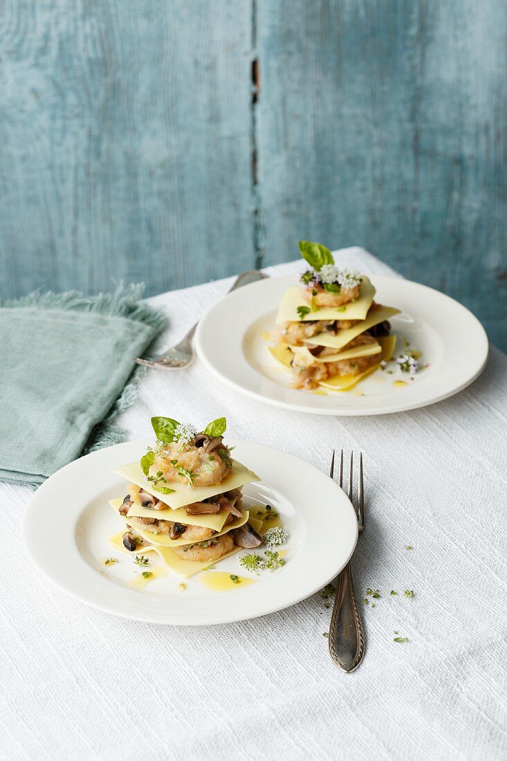 Mini-Lasagne von geräucherten Champignons