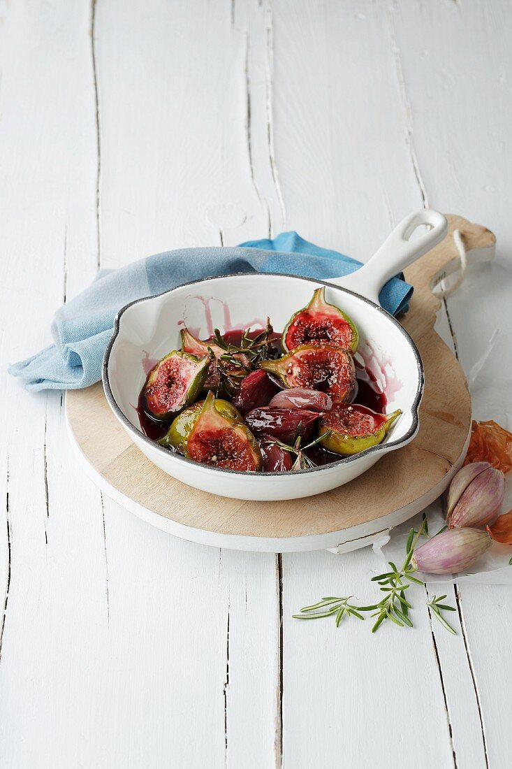 Figs in red wine with rosemary