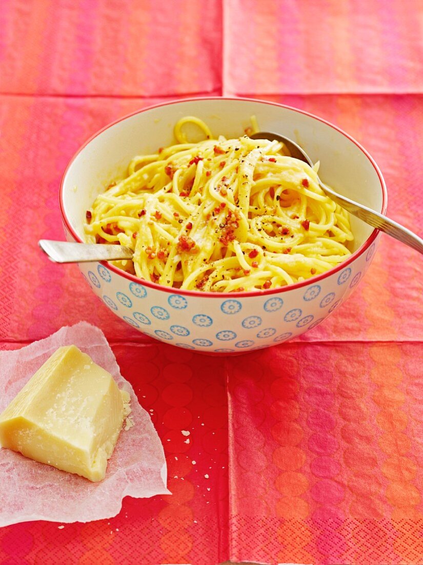Spaghetti Carbonara mit Parmesan