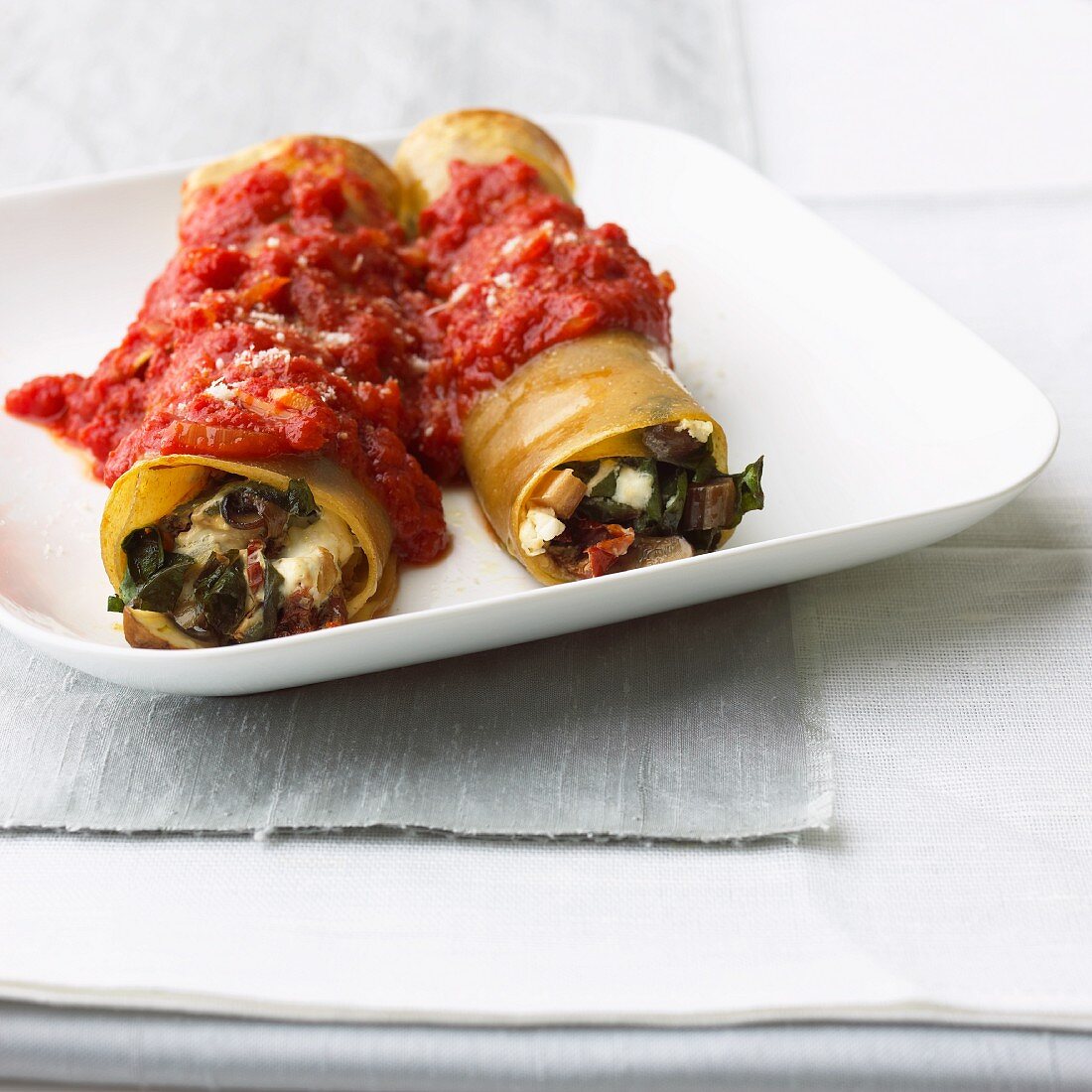 Chard and mushroom cannelloni with tomato sauce
