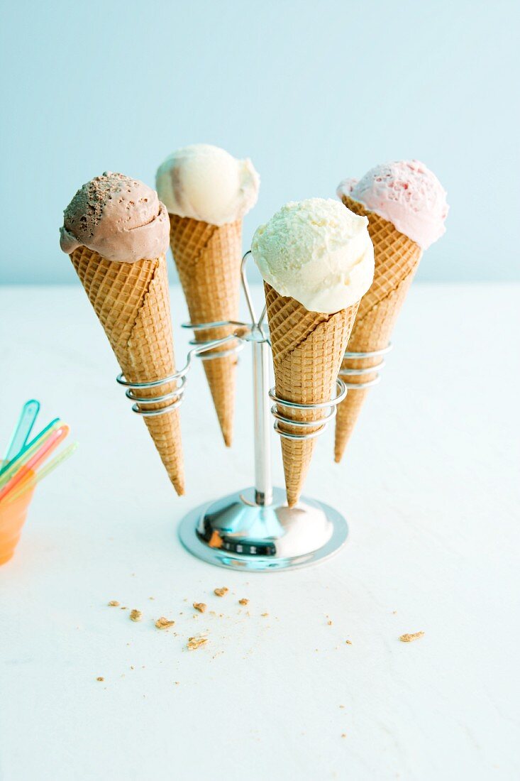 Various types of ice cream in cones – License Images – 11280487 StockFood