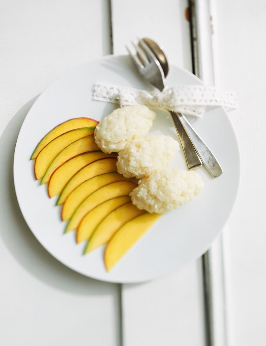 Coconut rice pudding with mango