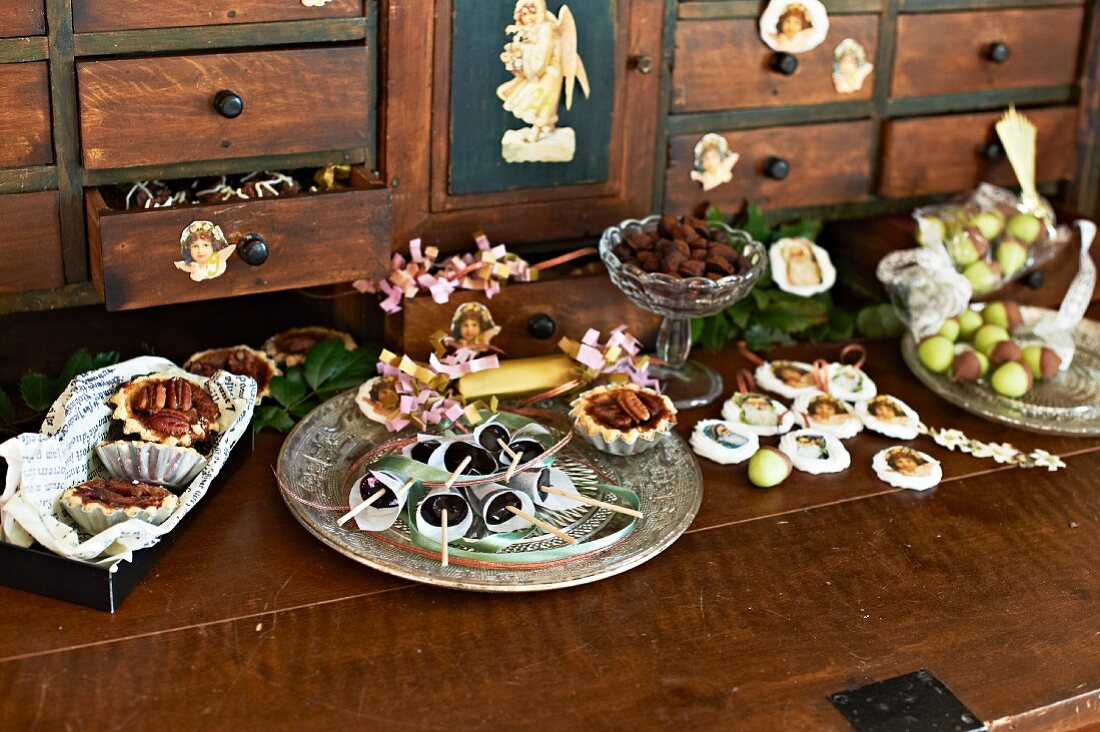 Christmas sweets, biscuits and cake