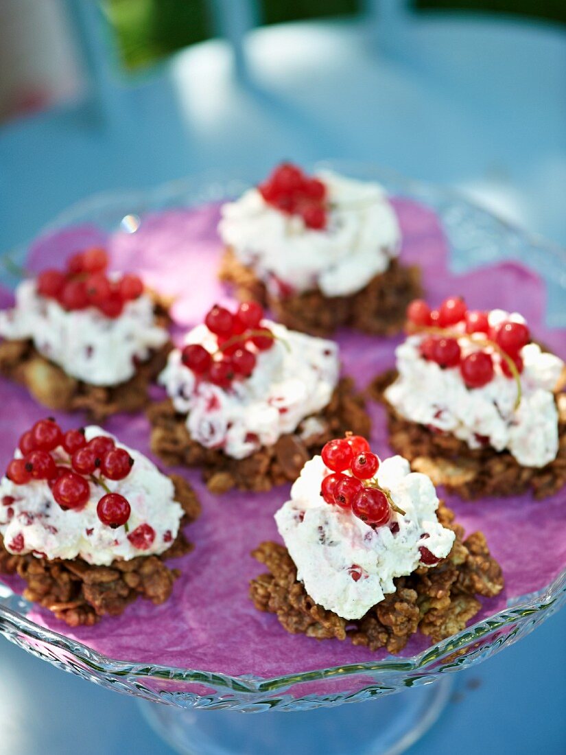 Chocolate crispy cakes with cream and redcurrants