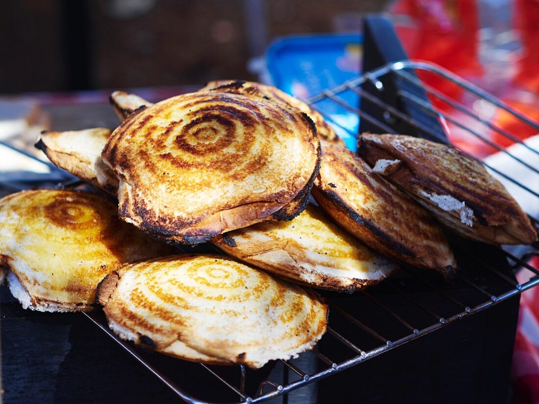 Toastsandwich auf dem Markt in Pretoria (Südafrika)