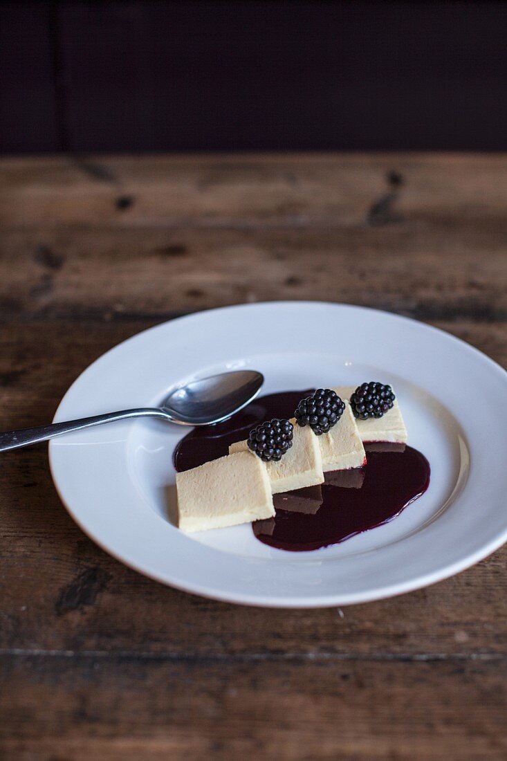 Ice cream parfait with blackberries and blackberry sauce
