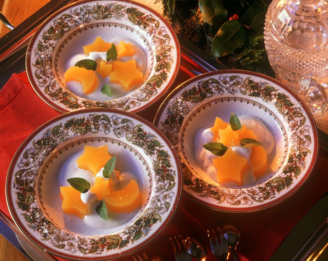 Weihnachtsdessert: Sterne & Monde aus Pfirsich-Orangen-Gelee