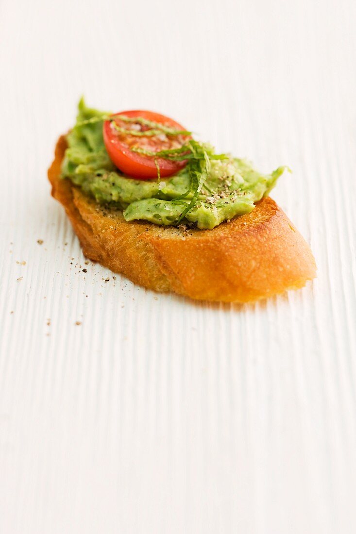 Grilled bread with guacamole and tomato