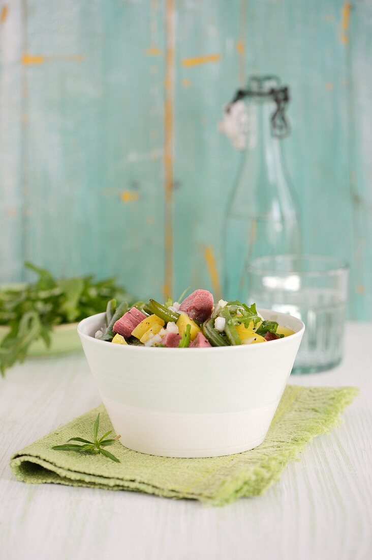 Vegetable salad with beans