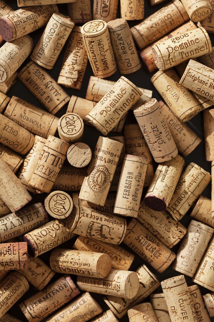 Wine corks (full-frame)