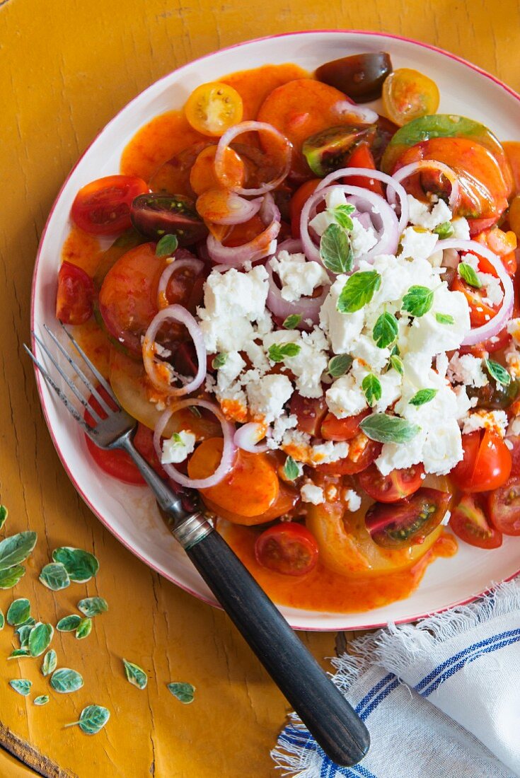 Tomato salad with onions and feta