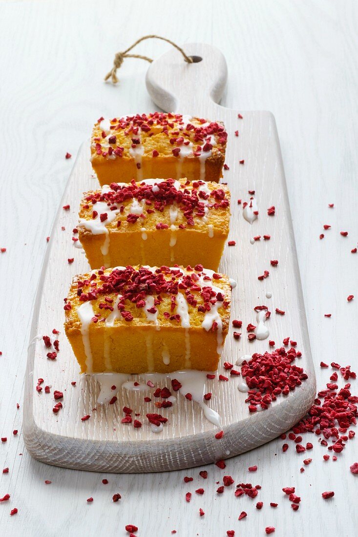 Glutenfreie Zitronenkuchen mit gefriergetrockneten Himbeeren