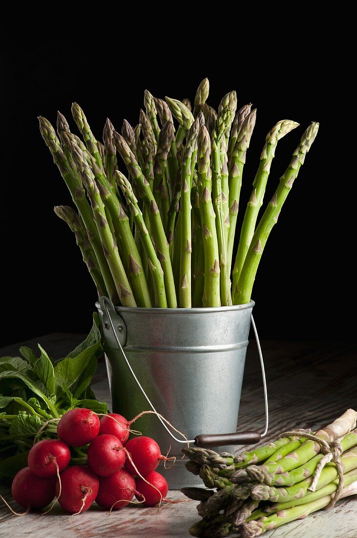Green asparagus and radishes