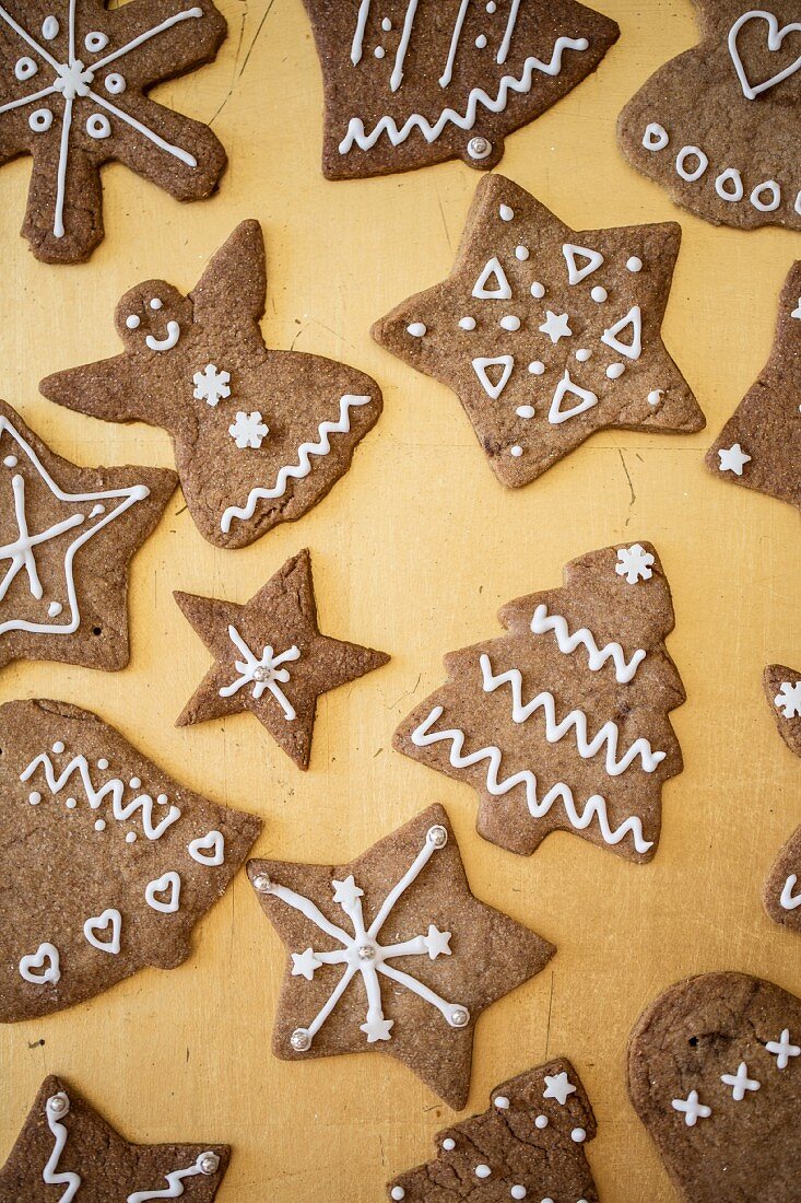 Ginger bread biscuits decorated with icing sugar
