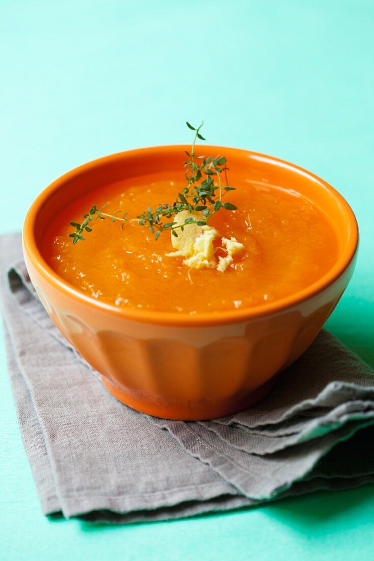 Pumpkin soup with ginger and thyme