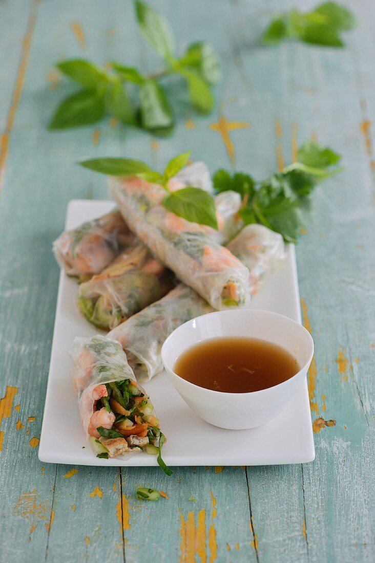 Rice paper rolls with prawns and bok choy