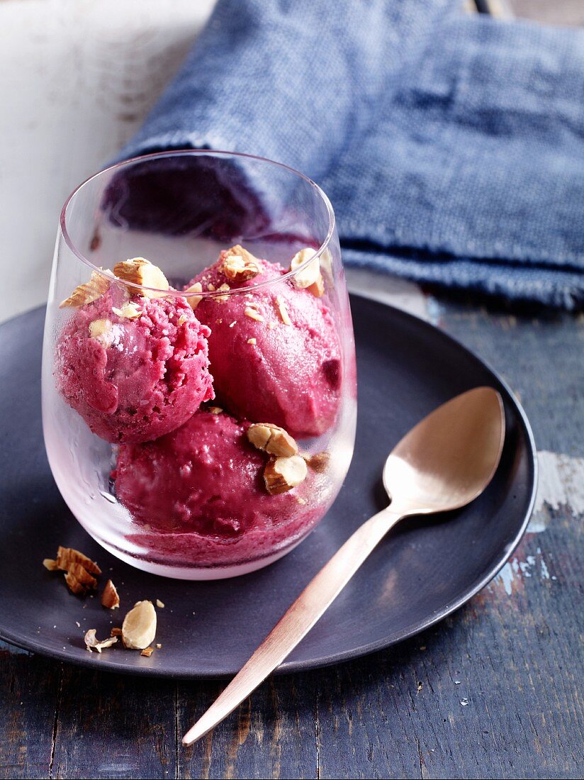 Sour cherry ice cream with almonds