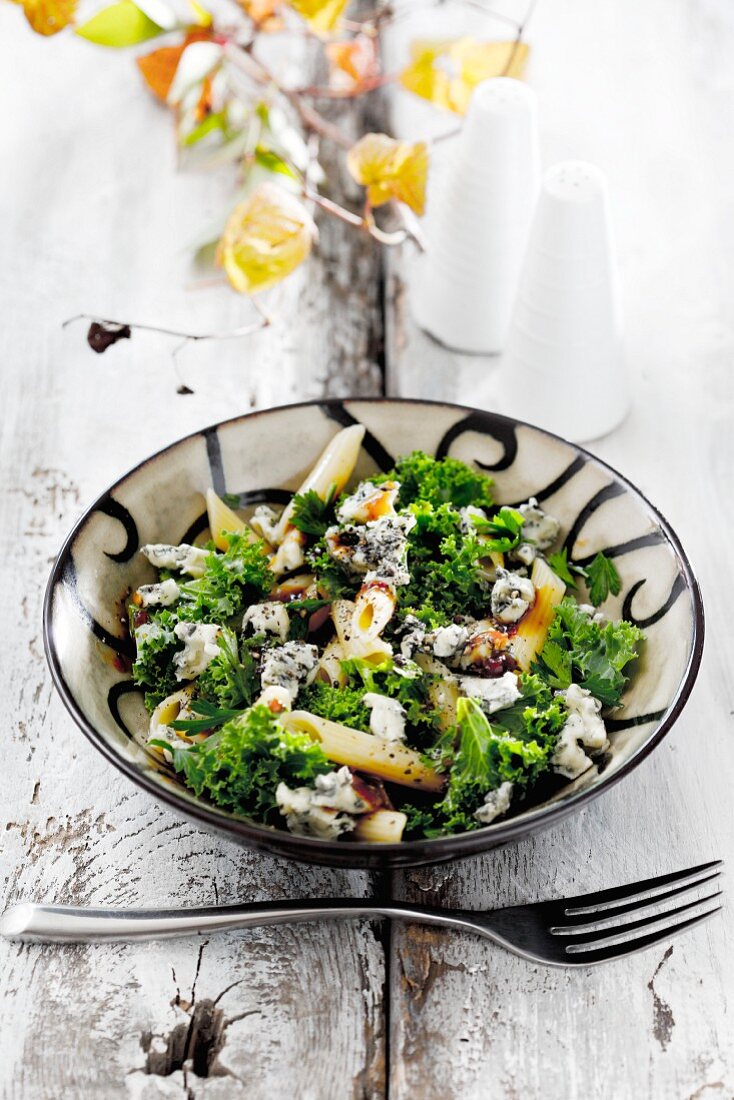 Pasta salad with green kale and blue cheese
