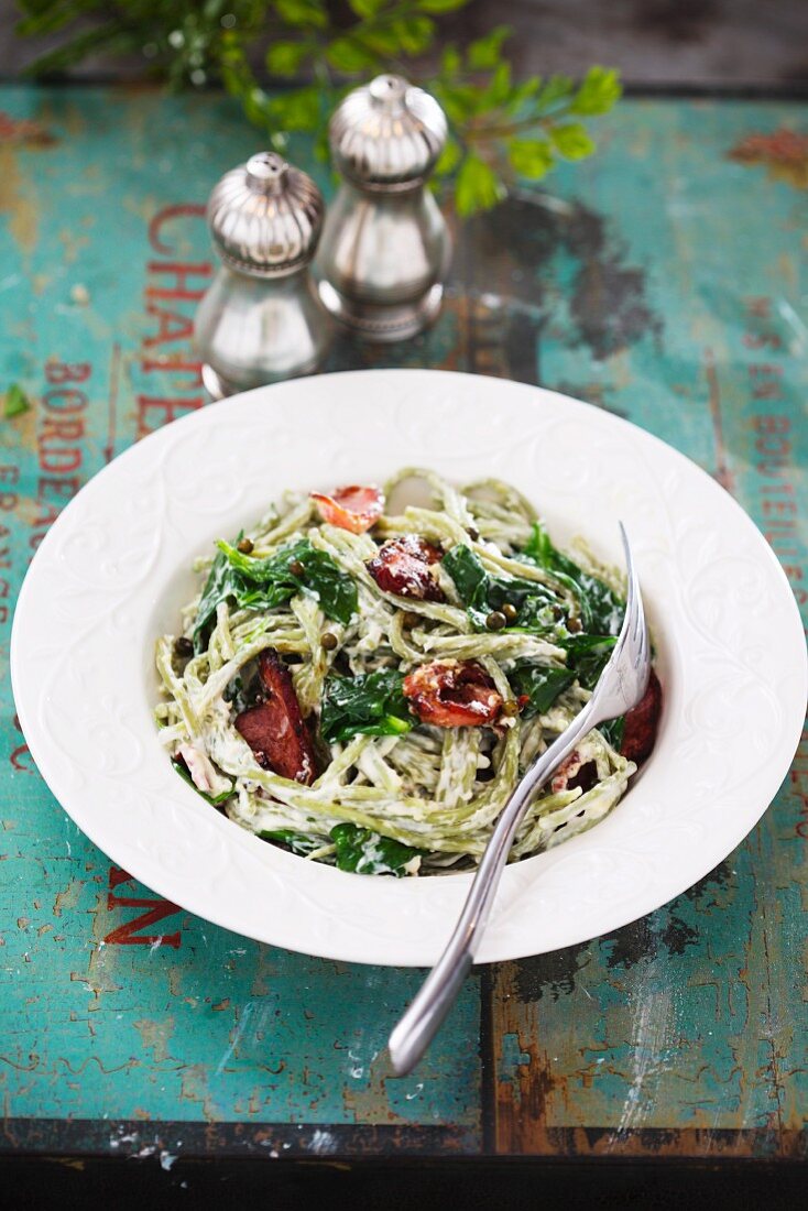 Green pasta with spinach and bacon