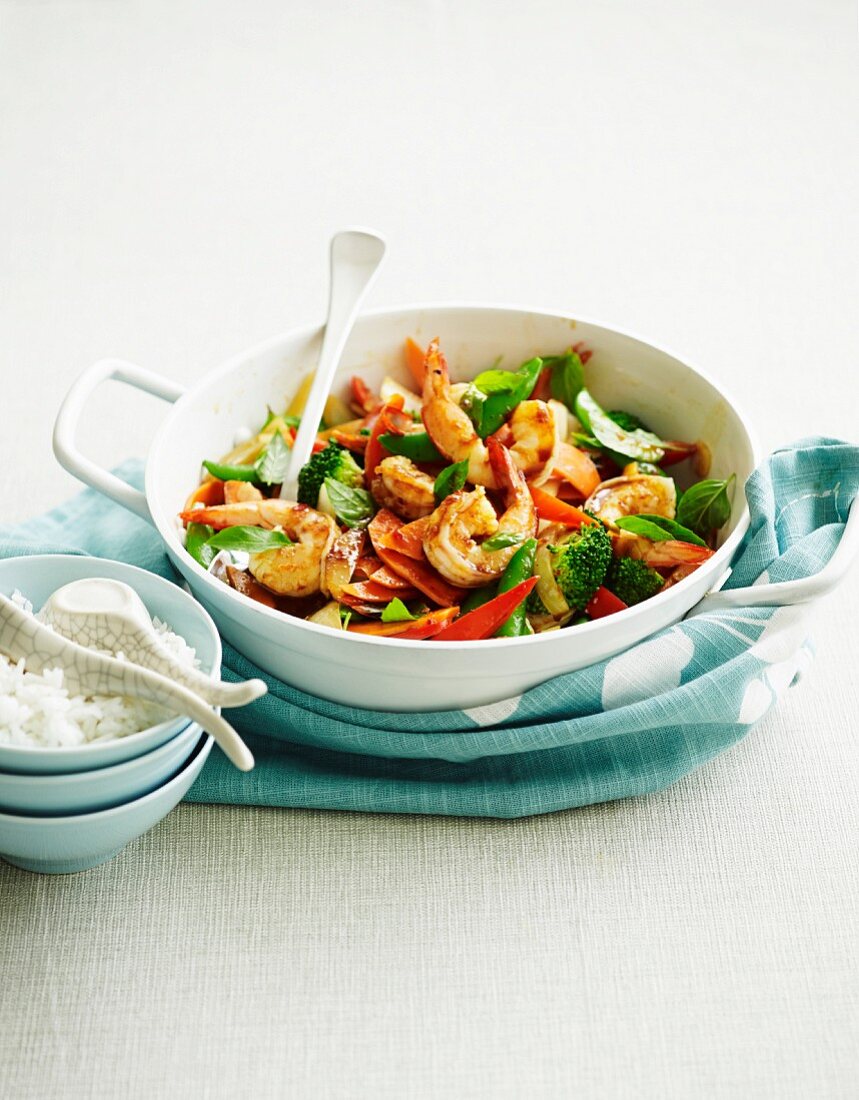 Fried prawns with vegetables and a chilli chutney